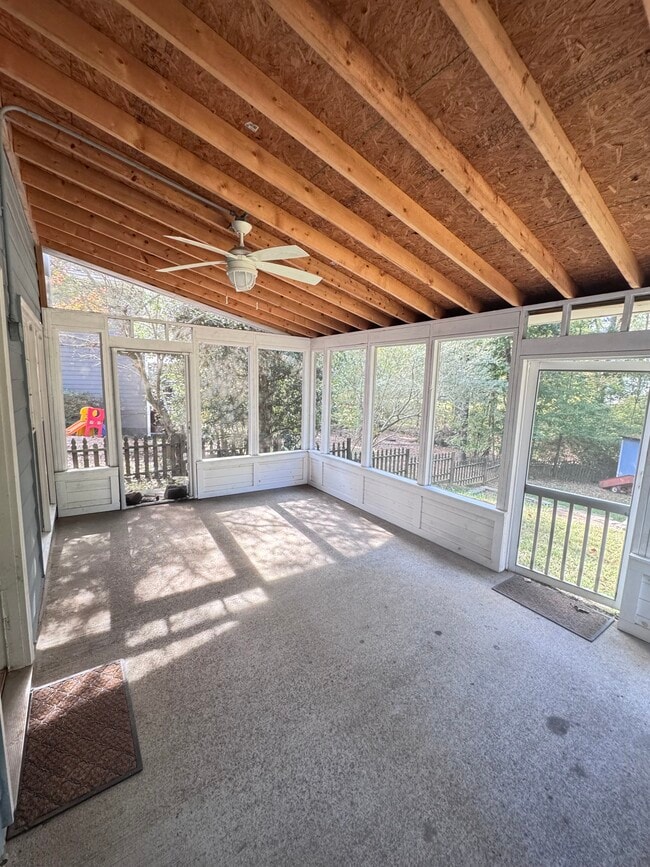 Building Photo - 1884 Dovonshire Rd S W