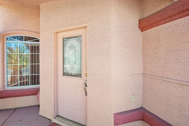 Building Photo - SW!! Single Story!! Pool!! NO HOA!!  Corne...