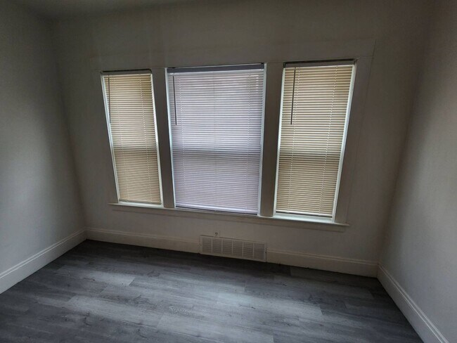 Building Photo - 13302 Ferris Ave