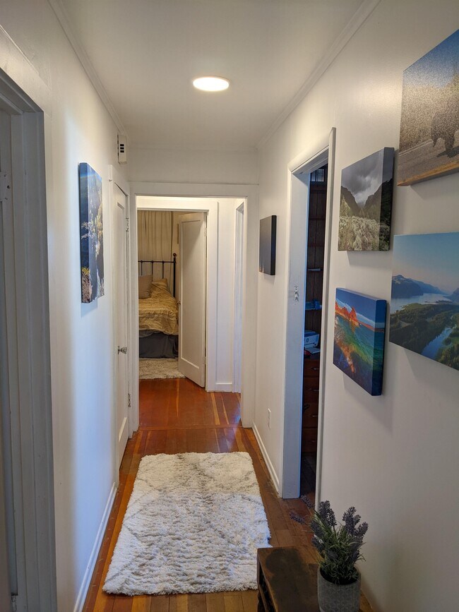 Building Photo - 110 6th St