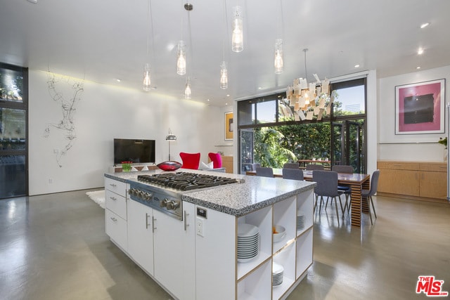 Building Photo - 1849 Fox Hills Dr