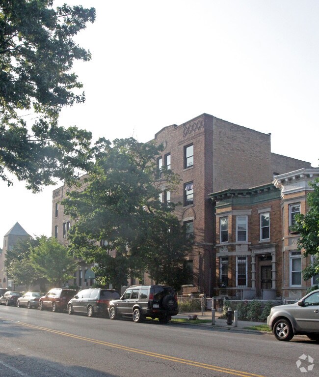Building Photo - New Clare Apts