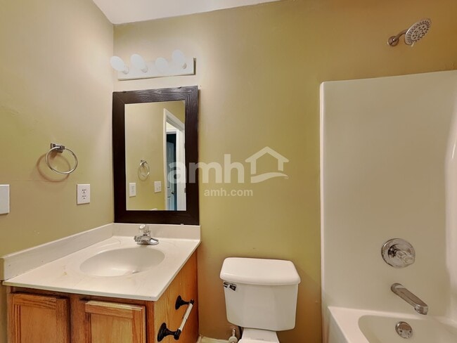 Building Photo - 4004 Pearl Rd