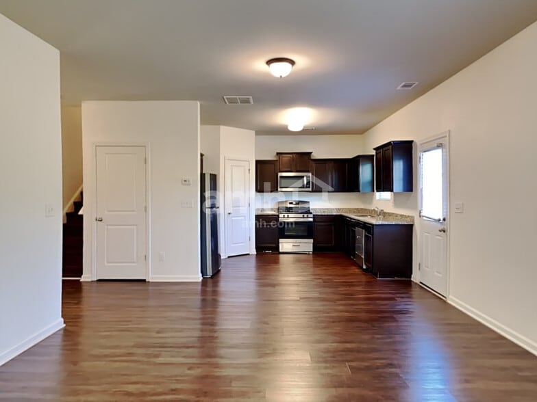 Building Photo - 4013 Clay Ct SE