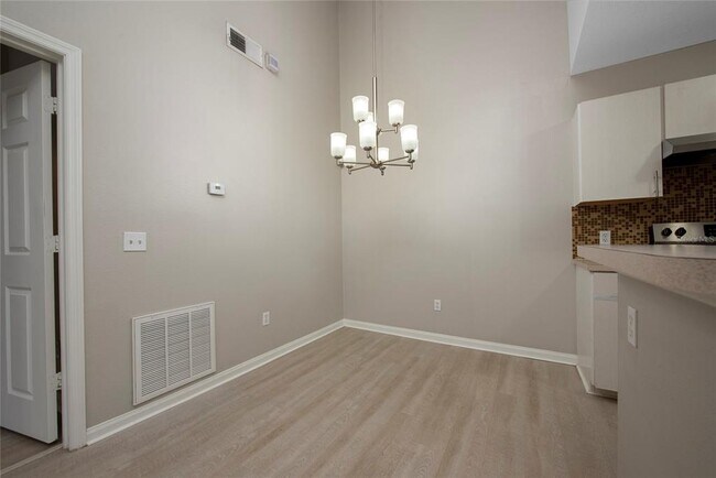Building Photo - 6548 Swissco Dr
