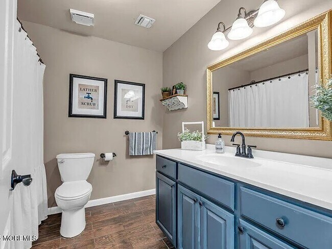 Building Photo - 61 Lynn Dr