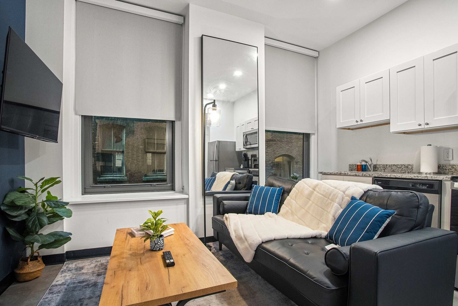 Building Photo - 209 9th St