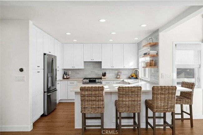 Building Photo - 409 Dahlia Ave