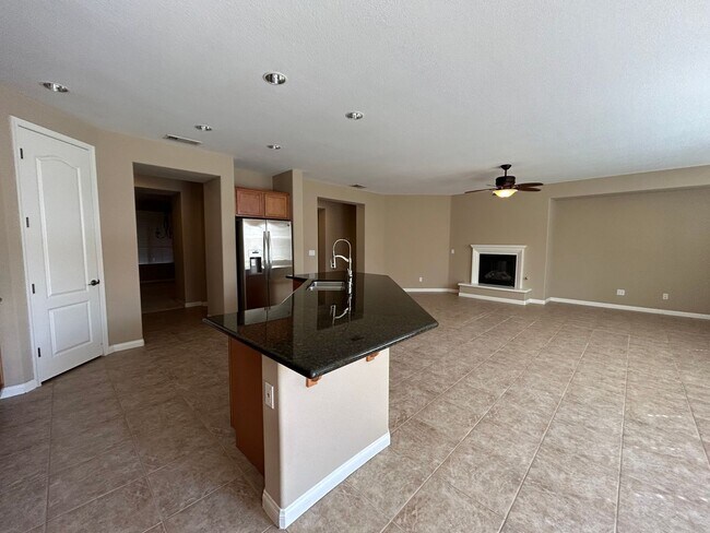 Building Photo - 15005 Via Messina Dr