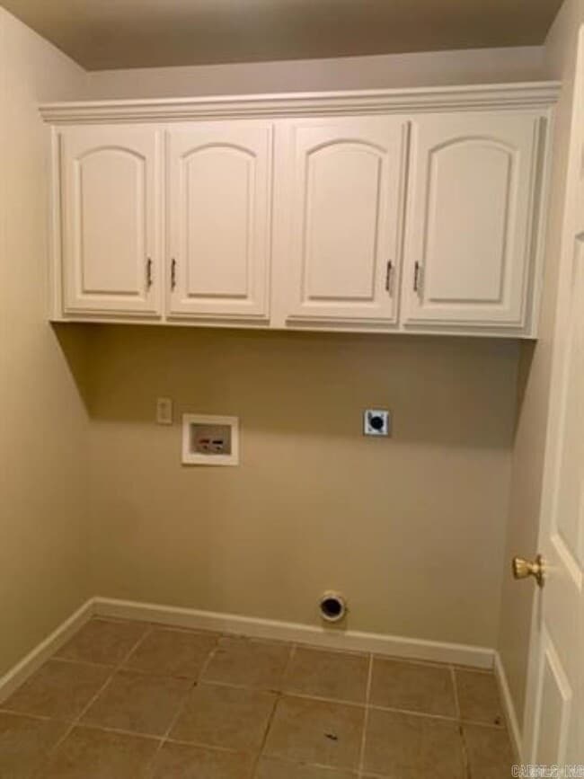 Building Photo - 27 Broadmoor Cir