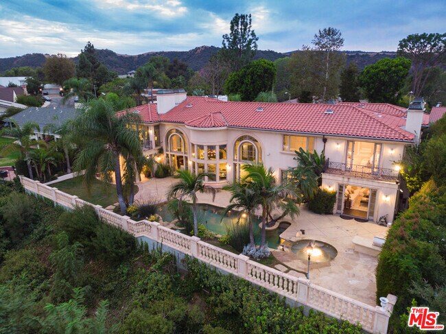 Building Photo - 3016 Elvido Dr