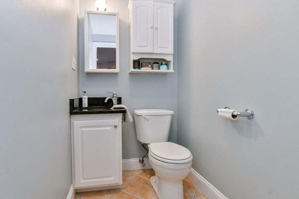 Building Photo - 544 E 8th St