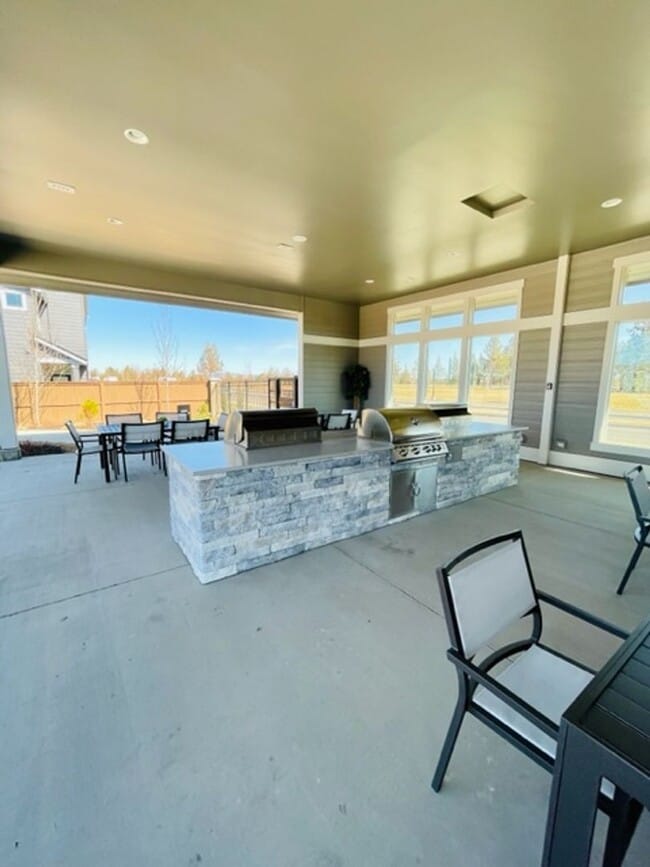 Building Photo - 3070 NE Terreo Pl