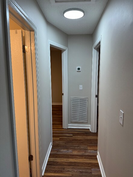 Building Photo - 4706 Metro Park Ln