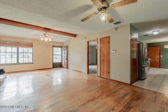 Building Photo - 4523 Chipmunk Rd