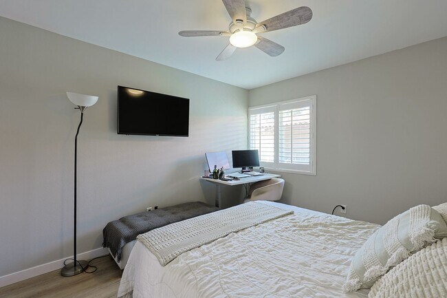 Building Photo - 2 Bed / 2 Bath Condo for Rent – Mission Valley