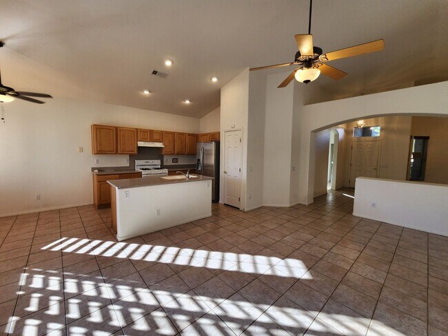 Building Photo - Charming Single-Story Pulte Home in a corn...