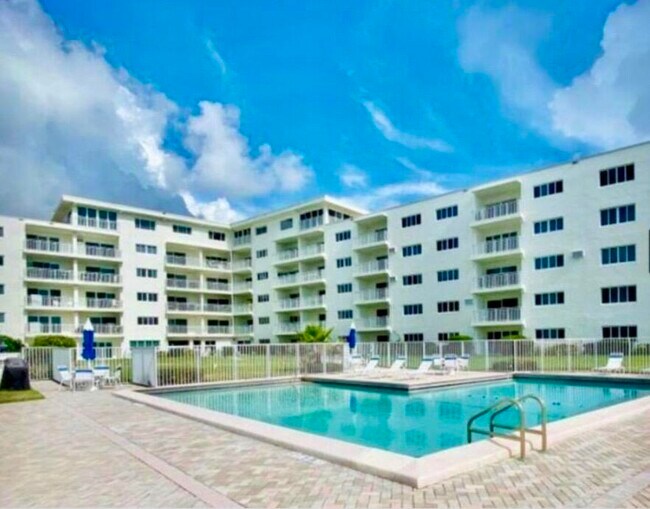 Building Photo - 33 S Ocean Ave