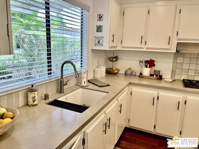 Building Photo - 73450 Country Club Dr