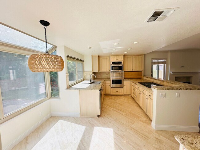 Building Photo - 6635 Soaring Dr