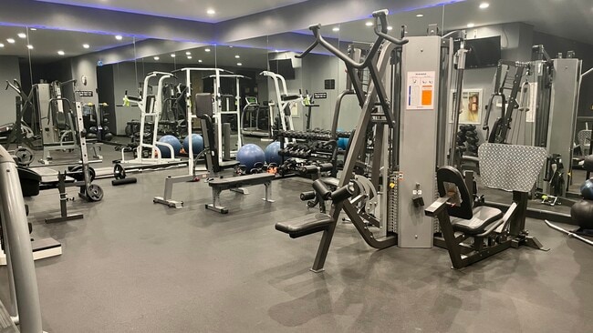 Building Gym - 7135 Hollywood Blvd