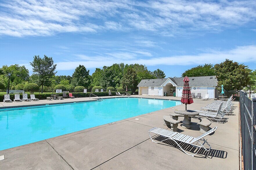 Building Photo - 2292 Hanover Ct