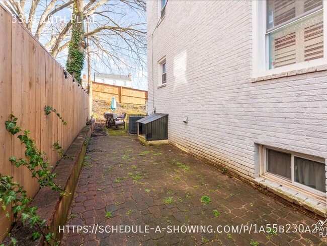 Building Photo - Renovated Apartment with Backyard Space