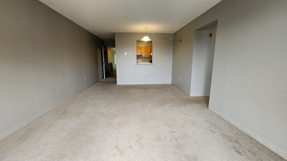 Building Photo - 65 N Point Dr