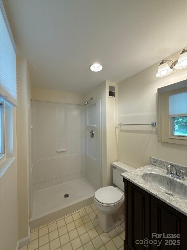 Building Photo - 6616 Wannamaker Ln