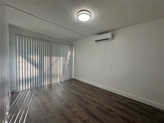 Building Photo - 4249 Bougainvilla Dr