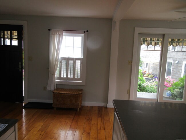 Building Photo - 255 Pequot Ave