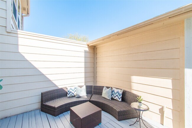 Building Photo - 727 Bunker Hill Rd