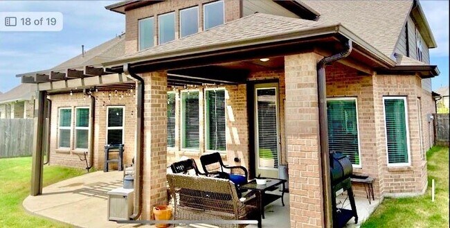 Building Photo - 4310 Maytree Ln