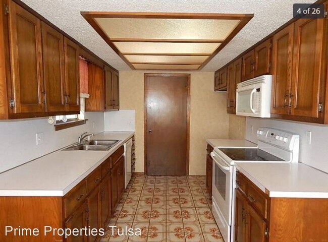 Building Photo - 3 br, 2 bath House - 301 W. Miami St.