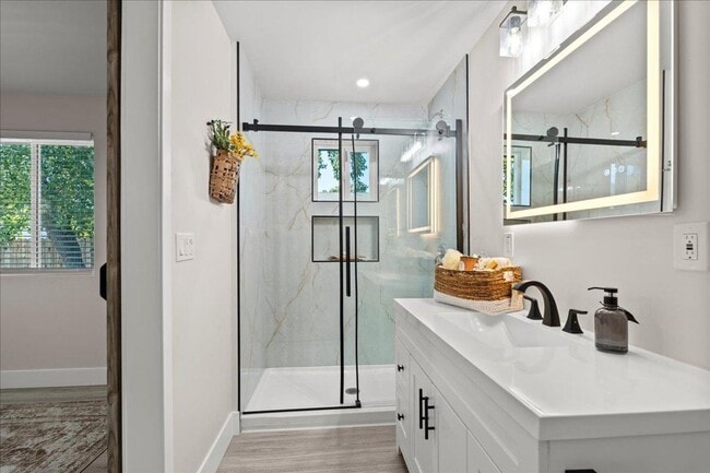 Building Photo - 4BR Home on 0.35-Acre Lot | Owned Solar