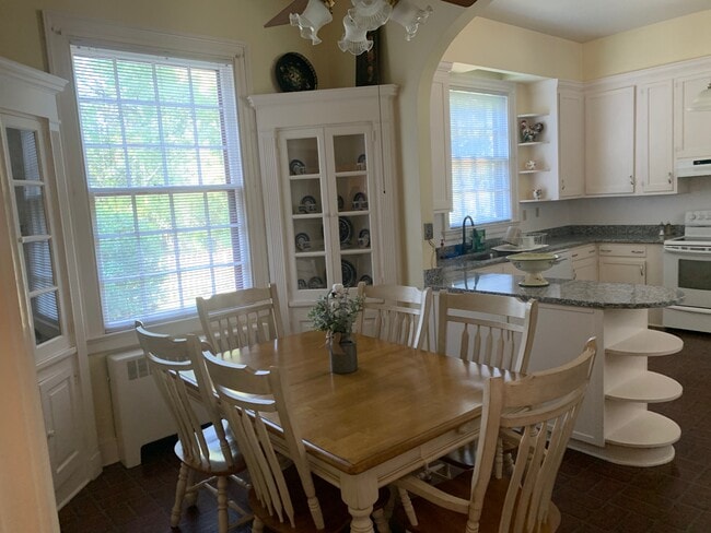 Building Photo - 105 Whitehead Ave NE