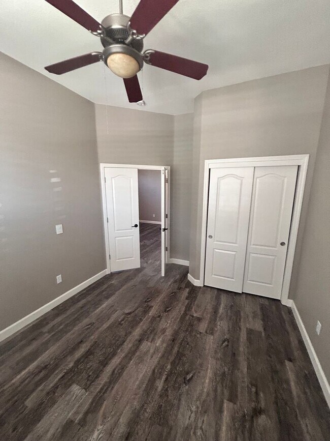 Building Photo - Beautiful 4 bed 2 bath