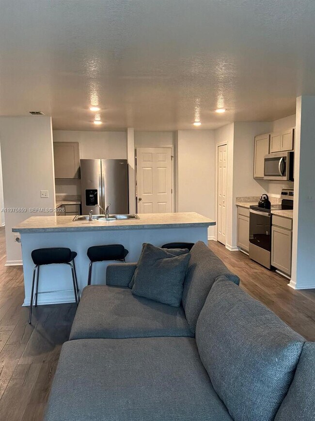 Building Photo - 2180 SW Cameo Blvd