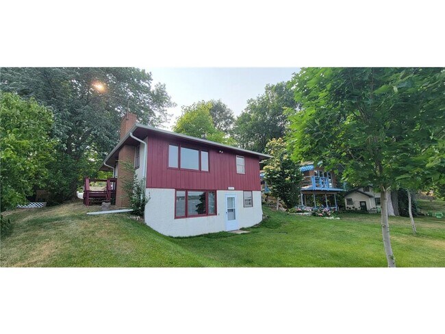 Building Photo - 2331 W Medicine Lake Dr