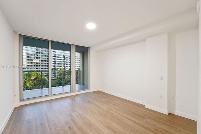 Building Photo - 1500 Bay Rd