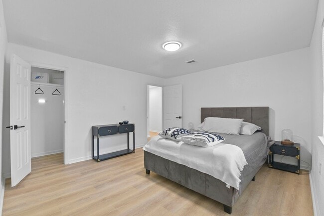 Building Photo - 5530 Malmedy Rd