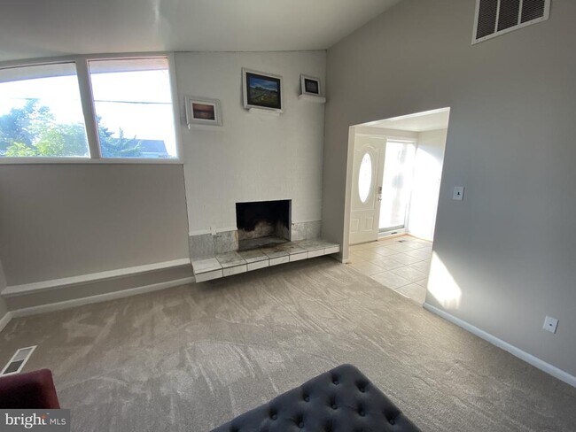 Building Photo - 1712 12th St S