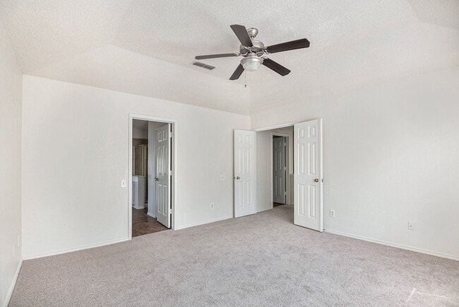 Building Photo - 8201 Cloverglen Ln