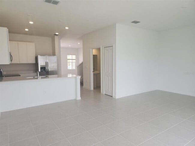 Building Photo - 2628 Armstrong Ave