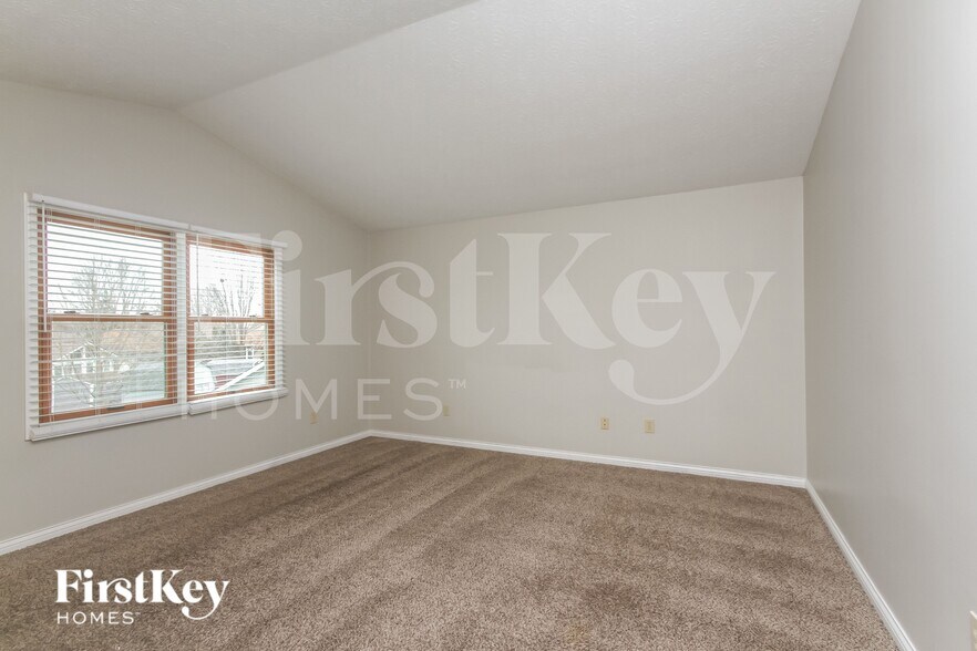 Building Photo - 458 Pebble Way