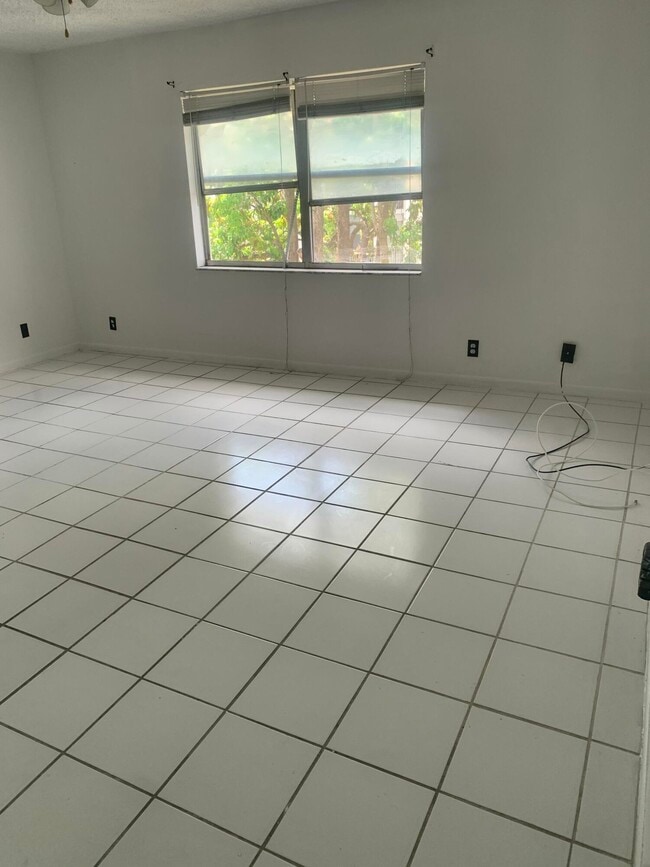Building Photo - 3360 Spanish Moss Terrace