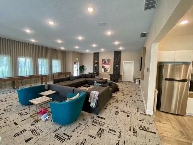 Building Photo - 428 W 40 S