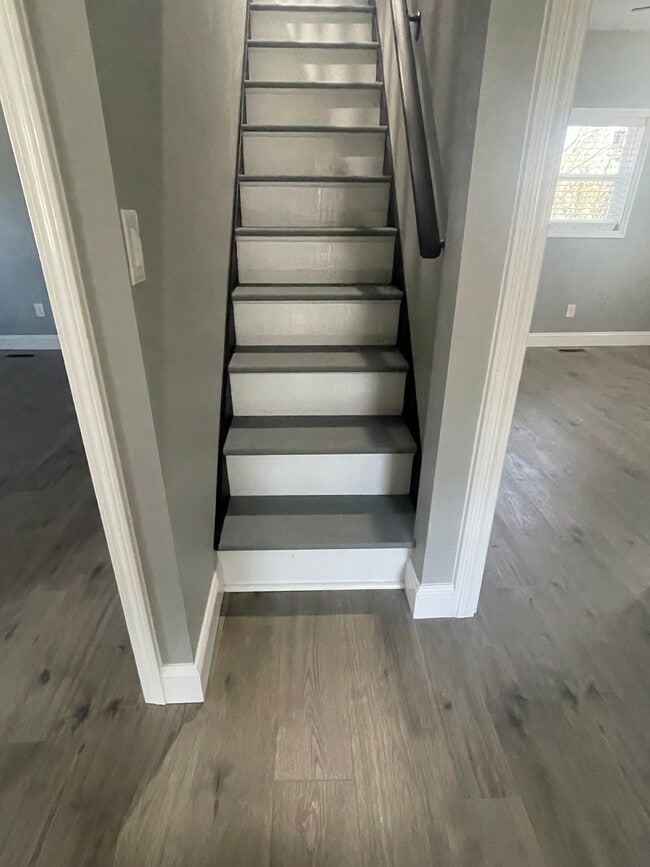 Building Photo - 916 9th St NE