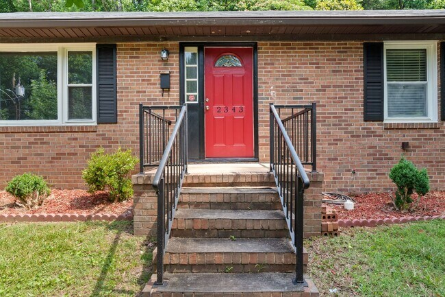 Building Photo - Introducing a newly renovated 3 bedroom, 2...