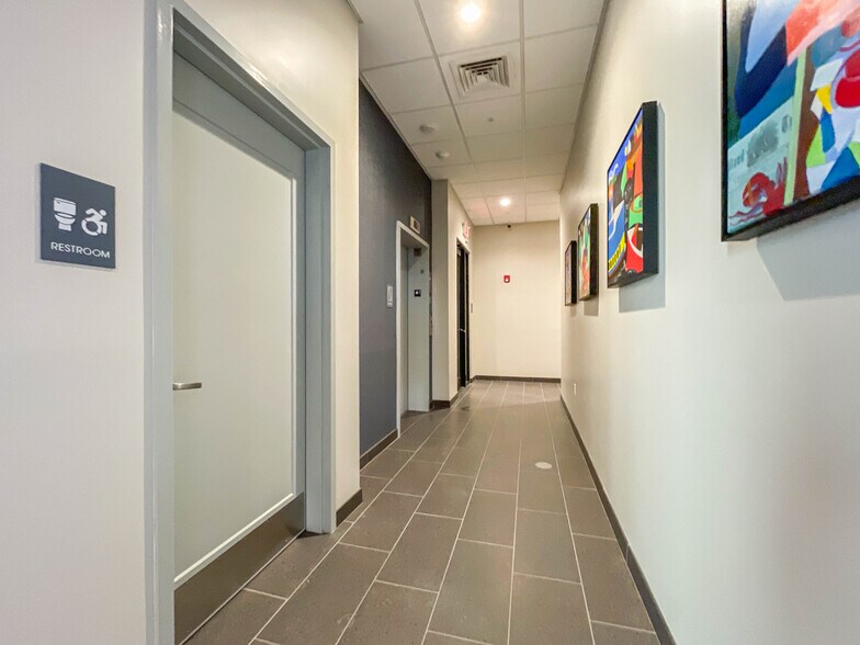 Building Photo - 5 India St